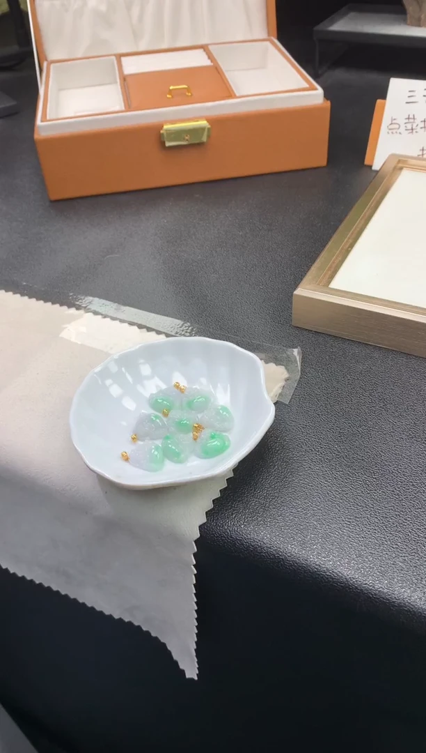 颈饰18K金镶嵌翡翠FA62 翡翠小佛公 多样性发其一赠皮绳