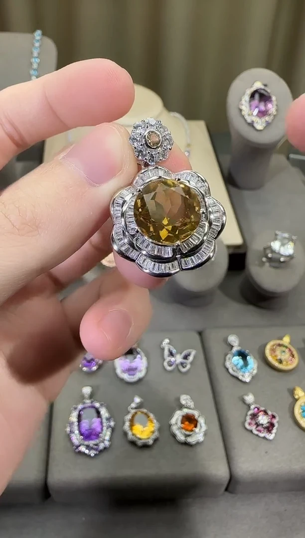 颈饰银S925镶嵌黄晶12mm手捧花吊坠设计款