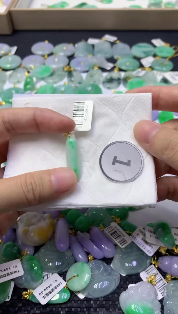 颈饰18K金镶嵌翡翠天然缅甸翡翠A货