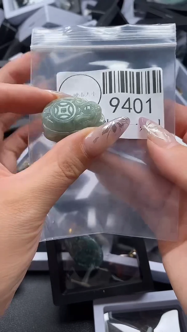 吊坠(不含链)未镶嵌翡翠9401
