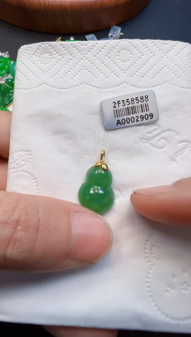 【闪购商品】翡翠吊坠(不含链)18K金镶嵌吊坠