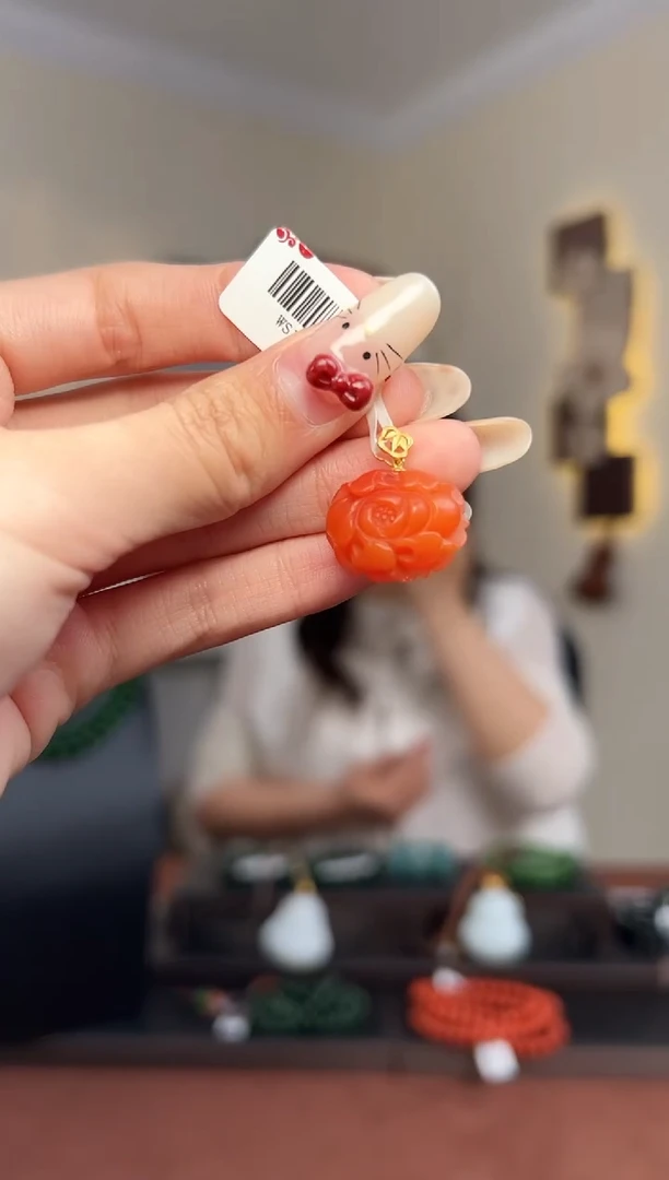 颈饰18K金镶嵌南红玛瑙19*15*8mm