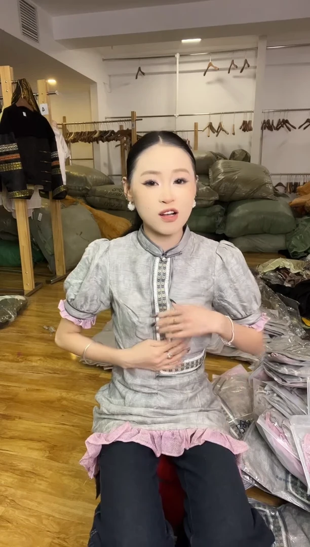 连衣裙       S码         85斤