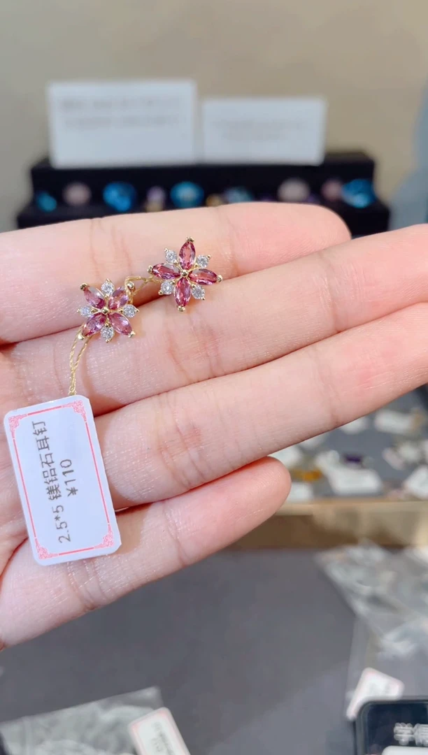 银S925镶嵌耳饰石榴石（紫牙乌）天然宝石