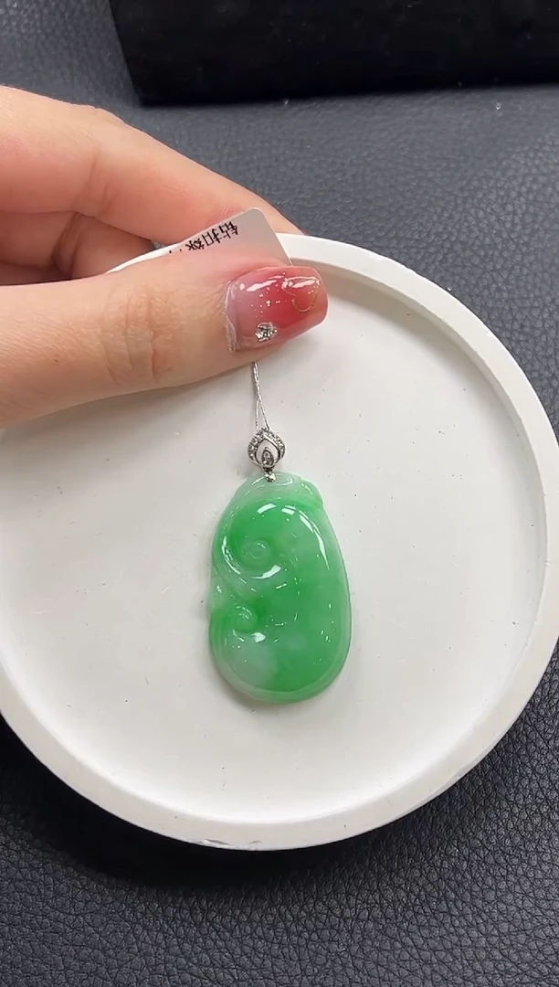 【闪购商品】翡翠颈饰18K金镶嵌如意