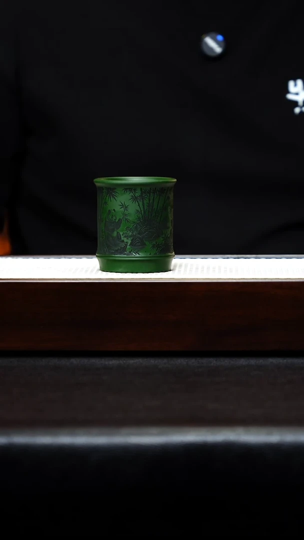 茶杯紫砂宜兴紫砂主人杯 绿泥刻绘熊猫竹趣