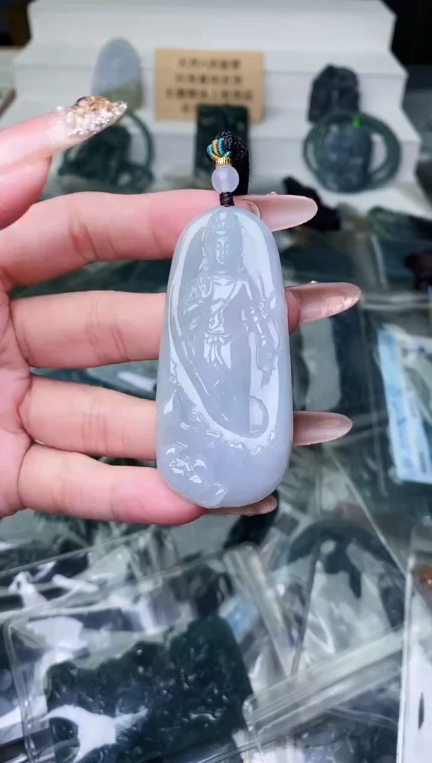 颈饰未镶嵌翡翠