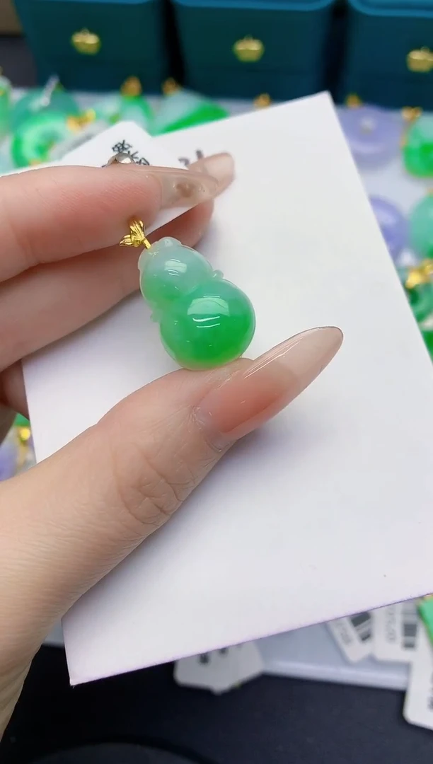 颈饰18K金镶嵌翡翠缅甸天然翡翠A货