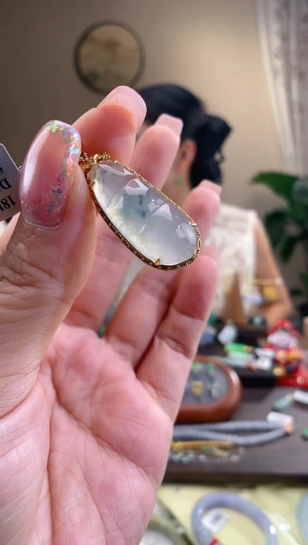 翡翠18K金镶嵌吊坠(不含链)豆子