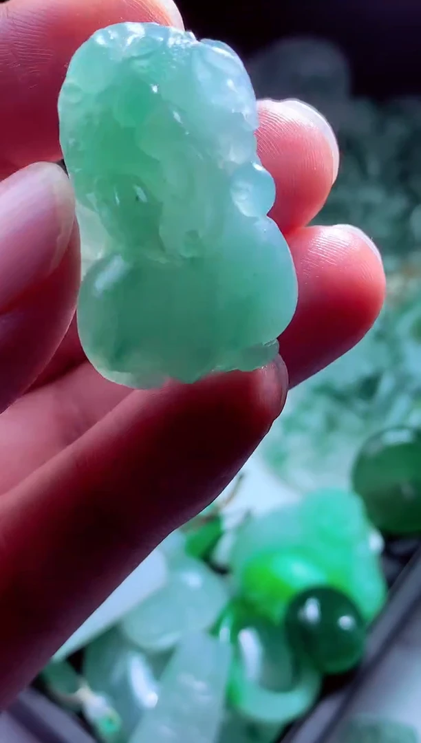 未镶嵌定制翡翠无*?翡翠毛货定制