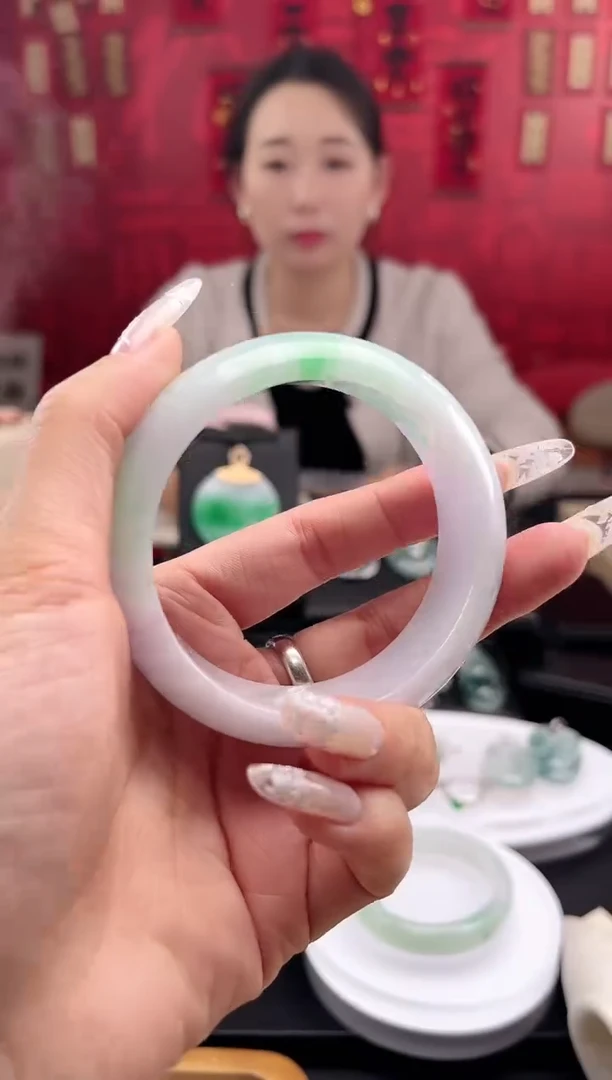 【闪购商品】翡翠手镯未镶嵌手镯