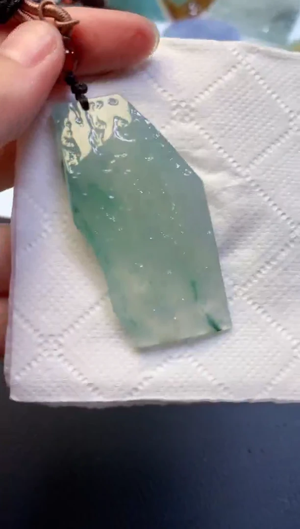 颈饰未镶嵌翡翠