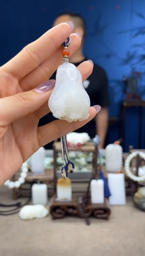 和田玉未镶嵌颈饰1