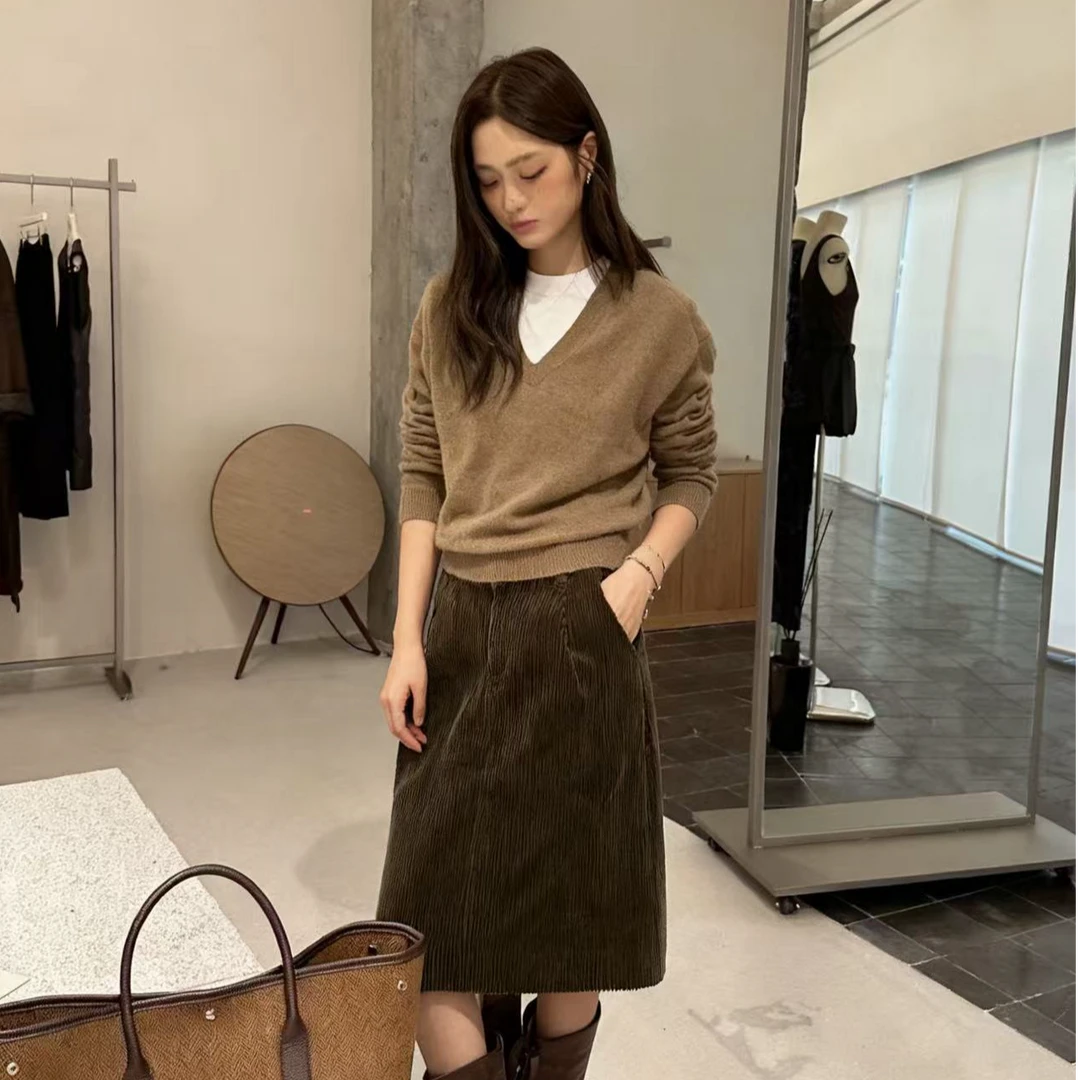 法式温柔气质上衣女2025秋冬新款V领软糯针织衫宽松复古套头毛衣