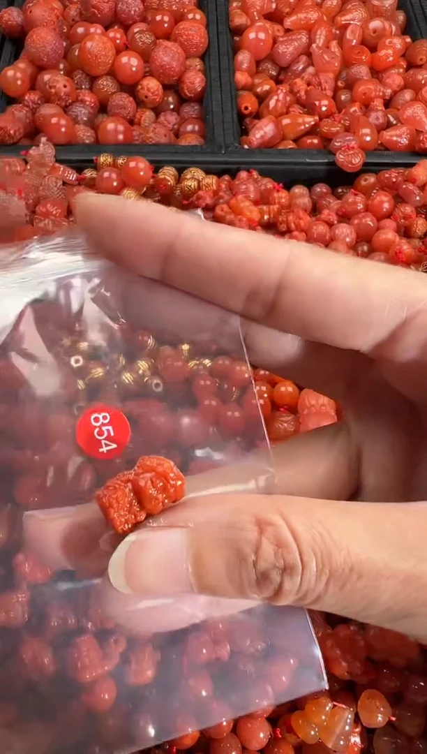 【闪购商品】南红玛瑙颈饰未镶嵌1