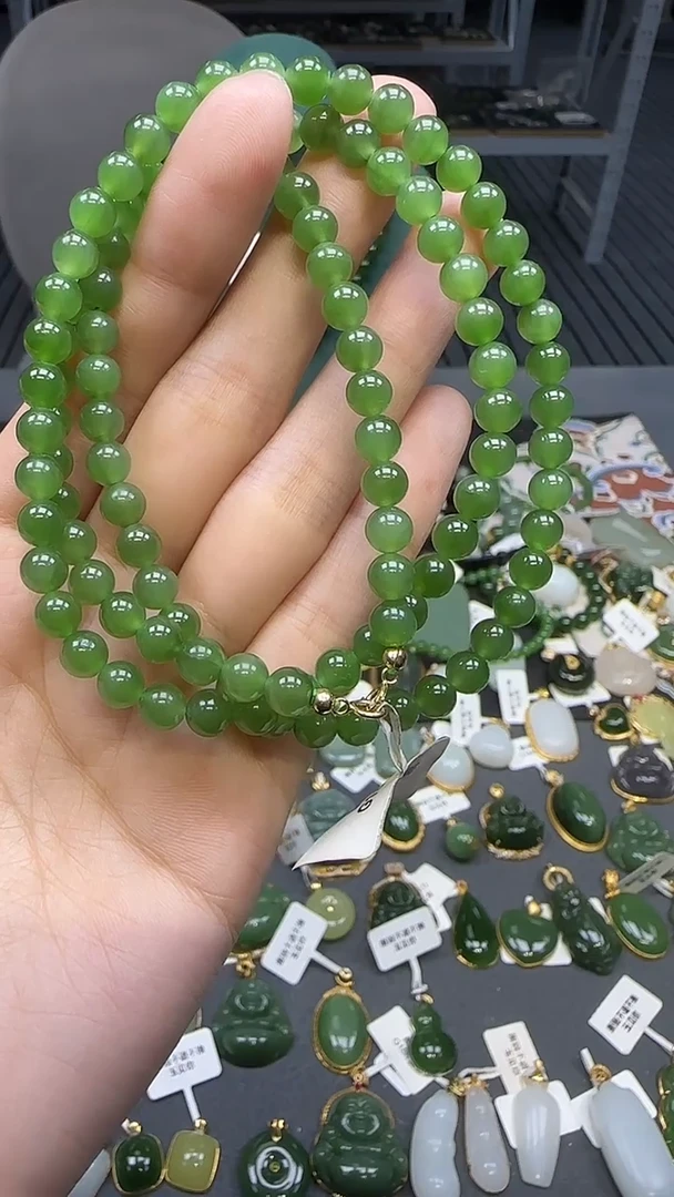 18K金镶嵌和田玉挂件1