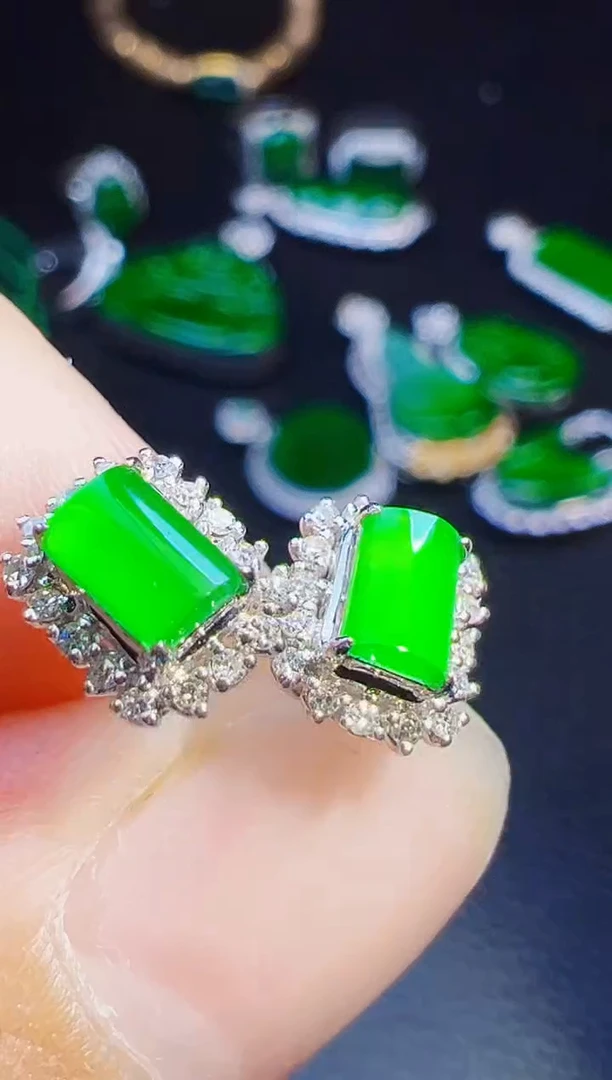 18K金镶嵌翡翠耳饰南*翡翠