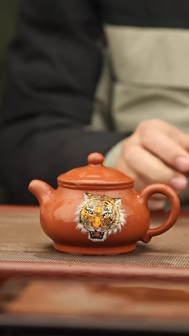 茶壶紫砂虎虎生威 180毫升  潘壶