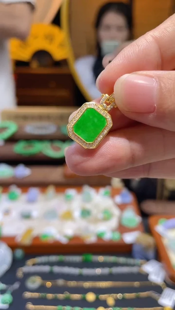 颈饰未镶嵌翡翠无事牌