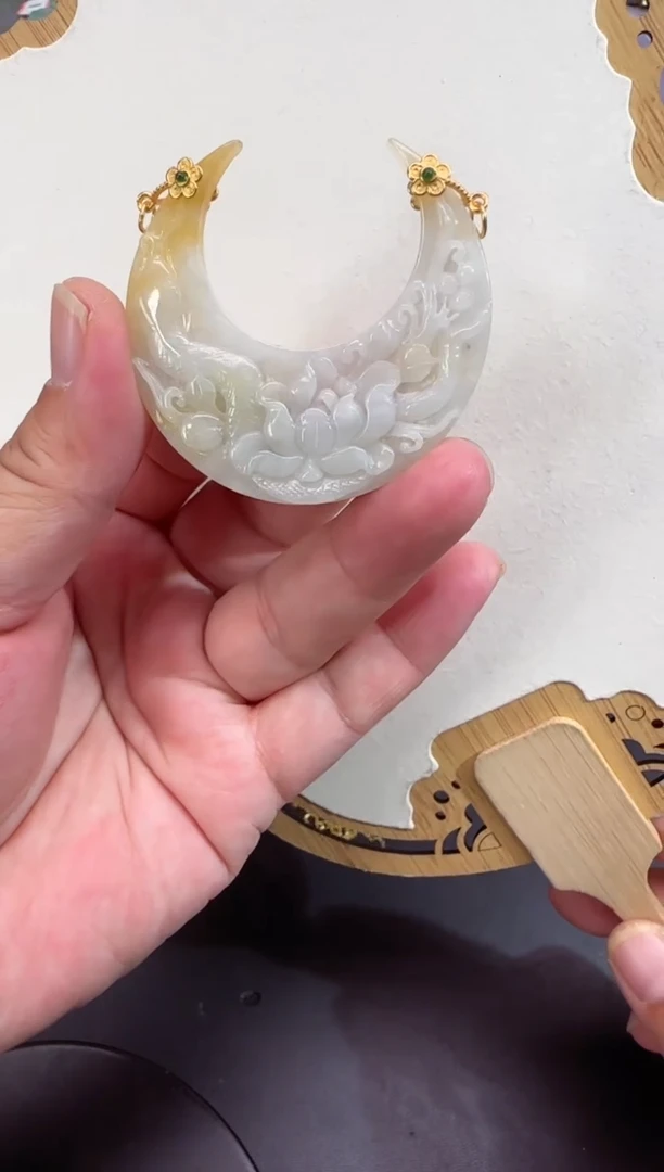 【闪购商品】翡翠颈饰未镶嵌牌子