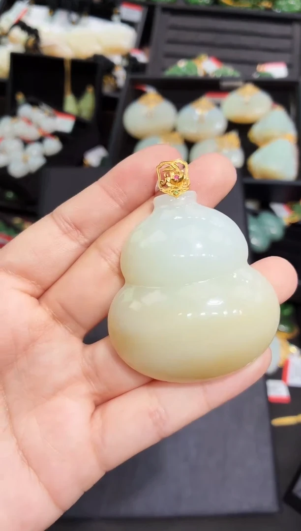吊坠(赠链)18K金镶嵌和田玉53MM 多样性发一
