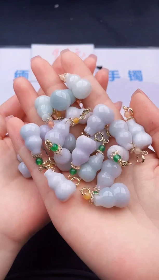 翡翠未镶嵌颈饰拍哪个图片就是发哪个