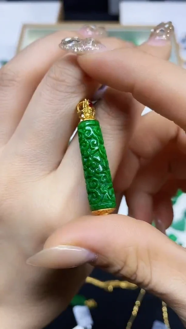 颈饰未镶嵌翡翠吊坠