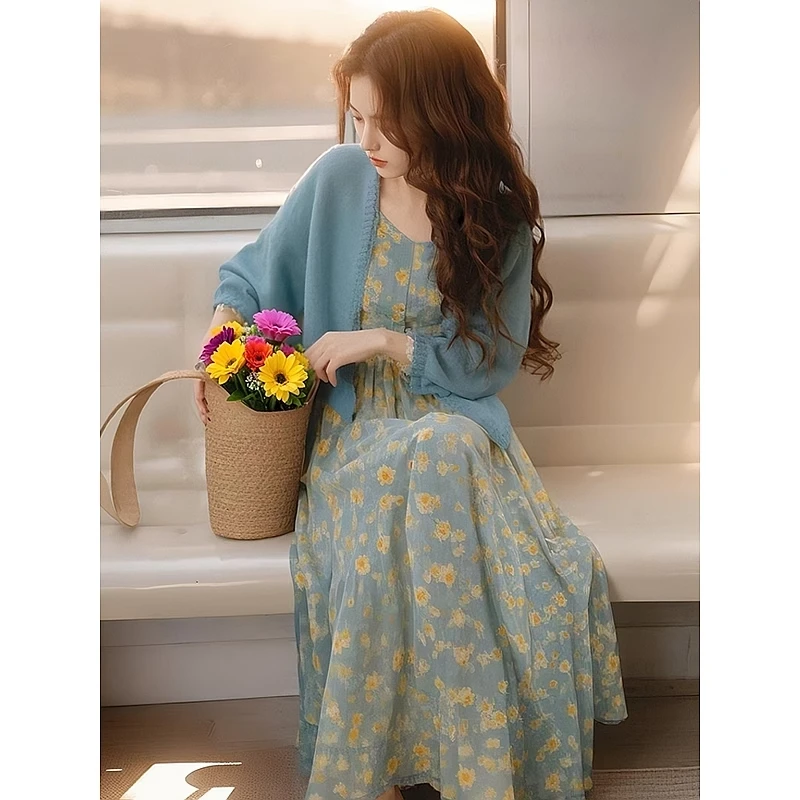海边度假蓝色碎花连衣裙外搭开衫高级感气质女装2025超火新款裙子