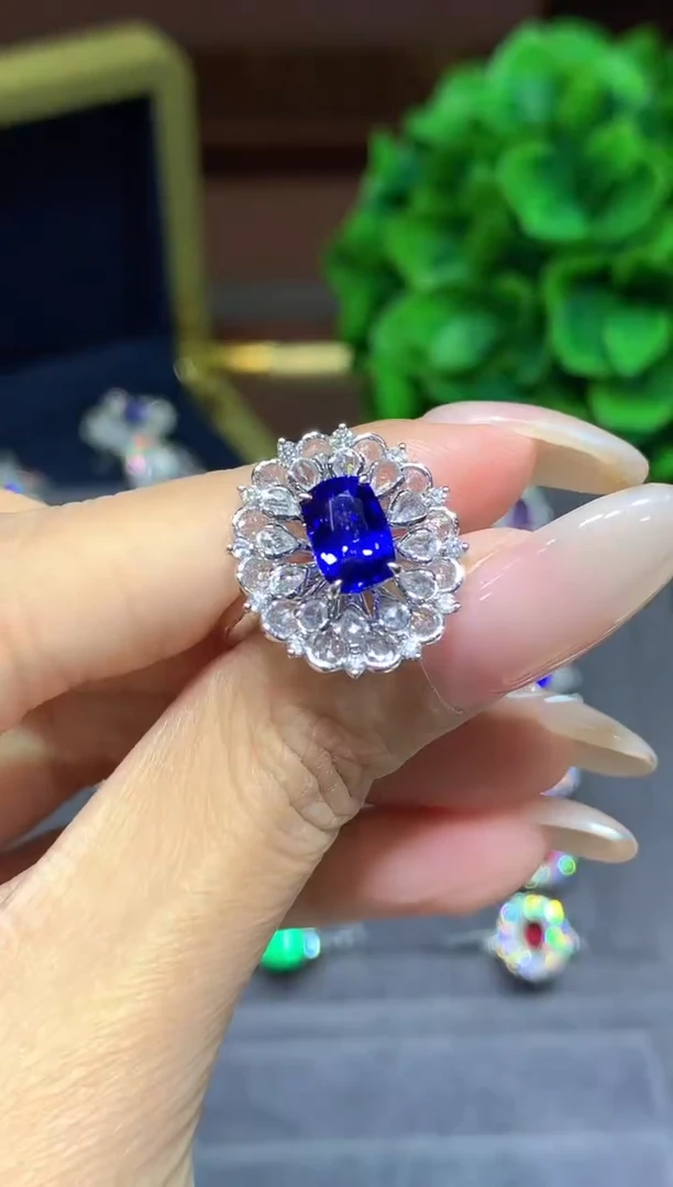 戒指蓝宝石18K金镶嵌2.06ct