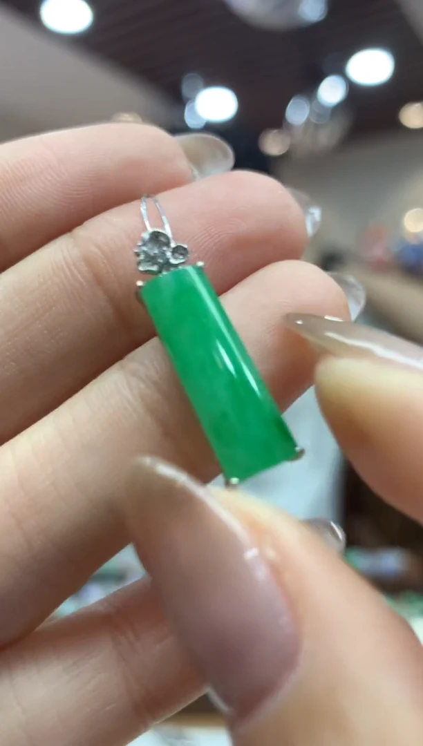 【闪购商品】翡翠吊坠(不含链)18K金镶嵌无事牌