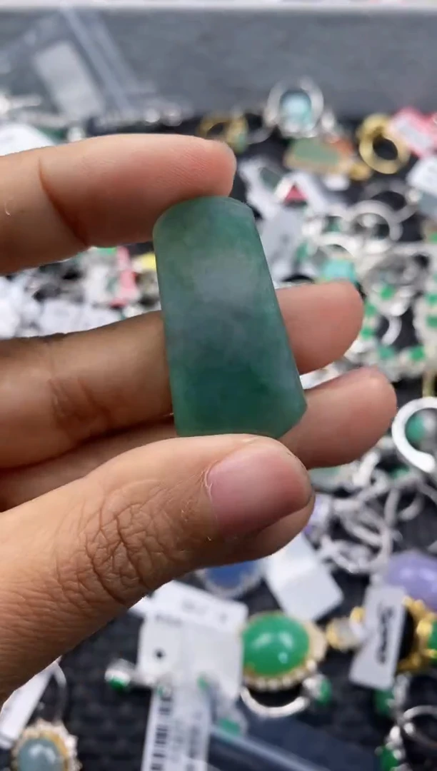 未镶嵌戒指翡翠999      7