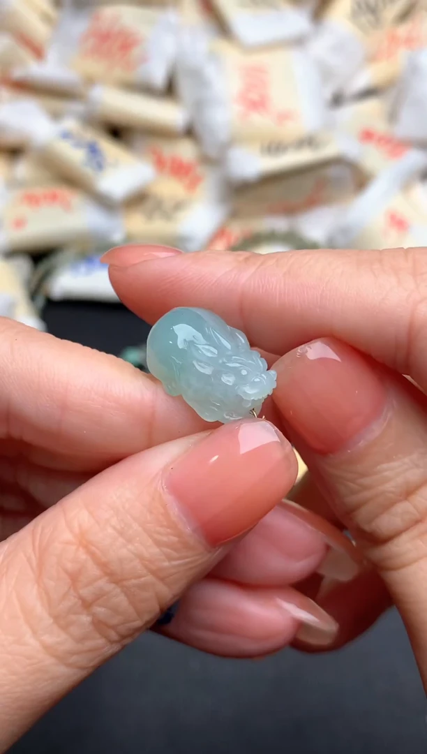 18K金镶嵌挂件翡翠一