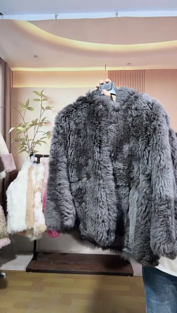 皮毛一体连帽款。。。