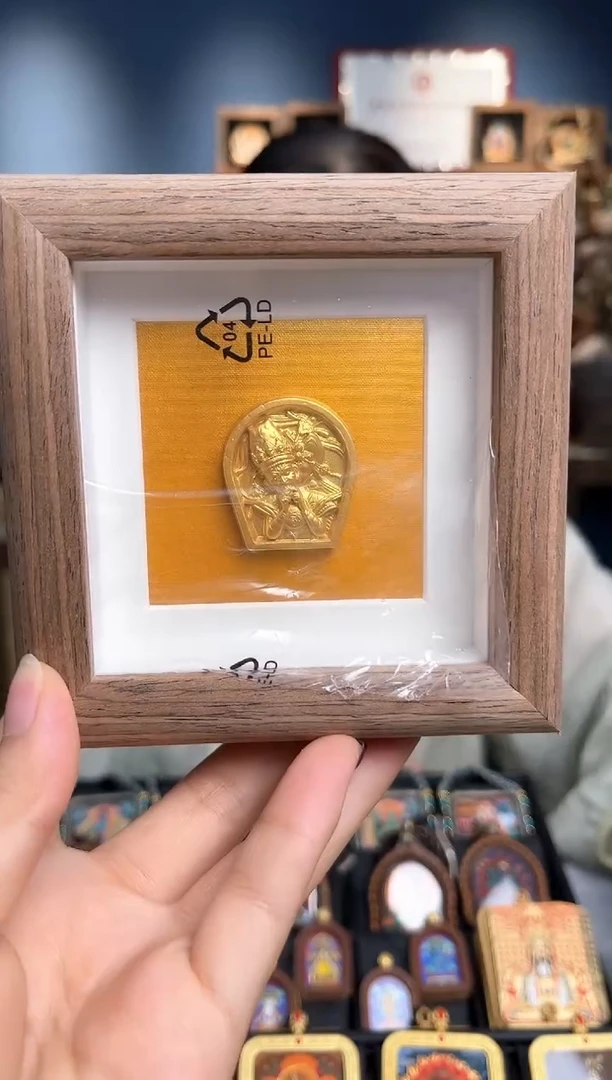 吊坠木质相框门型黄底前世今生