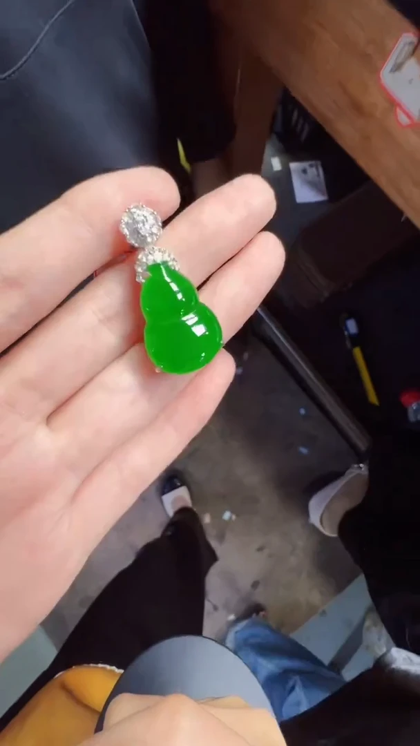 未镶嵌定制翡翠翡翠A货有轻微色差属于正常现象，葫芦多样性发货1