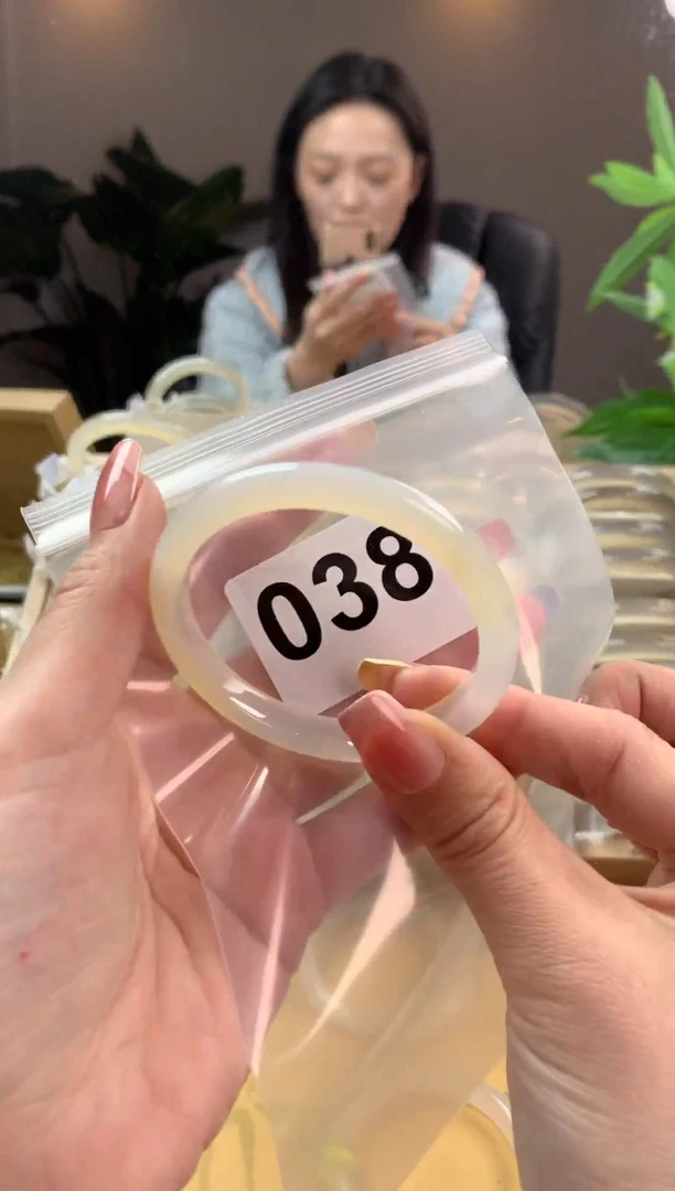 【闪购商品】玛瑙/玉髓手镯未镶嵌038