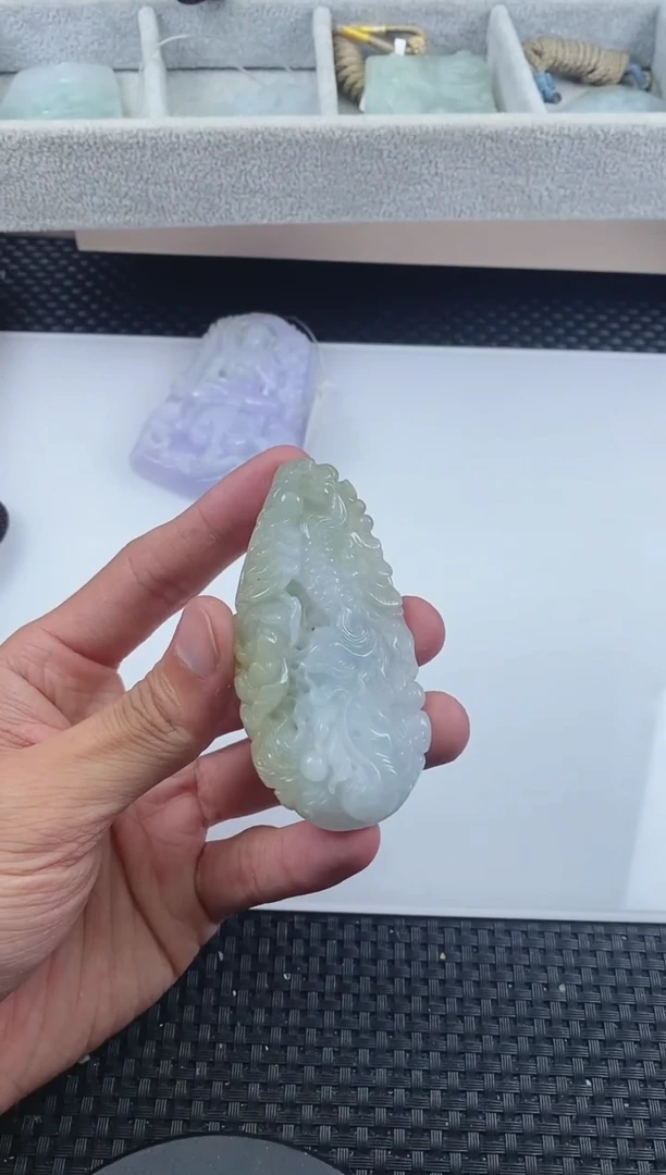 翡翠未镶嵌颈饰