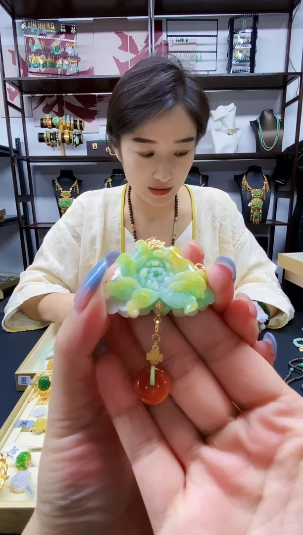颈饰未镶嵌翡翠汕****厂吊坠不含链