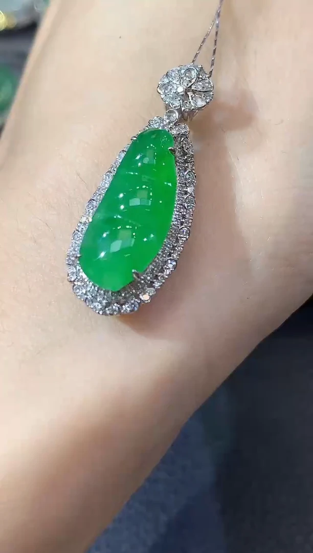 吊坠(不含链)18K金镶嵌翡翠A69