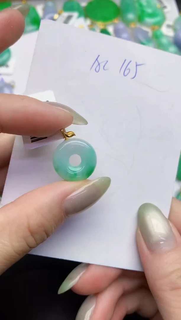 翡翠18K金镶嵌颈饰缅甸天然翡翠A货