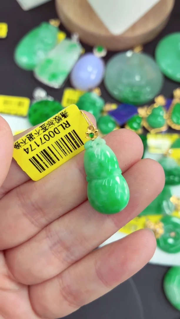 吊坠(不含链)18K金镶嵌翡翠挂件