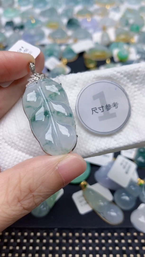 颈饰18K金镶嵌翡翠天然缅甸A货翡翠