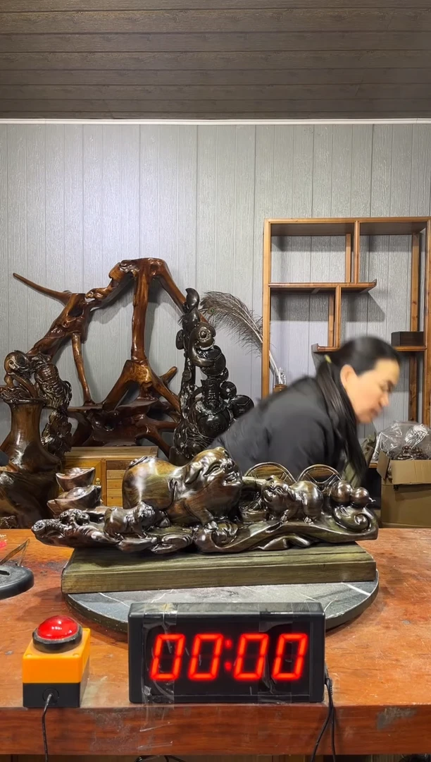 金丝楠勇*阴沉木猪摆件