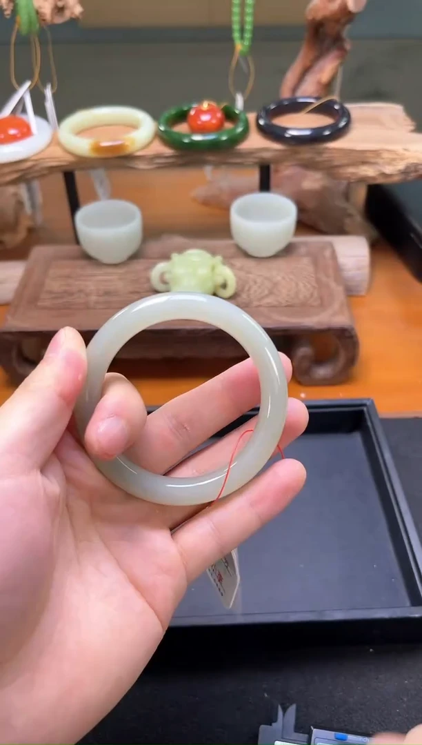 未镶嵌手镯和田玉且末青白57圈 59