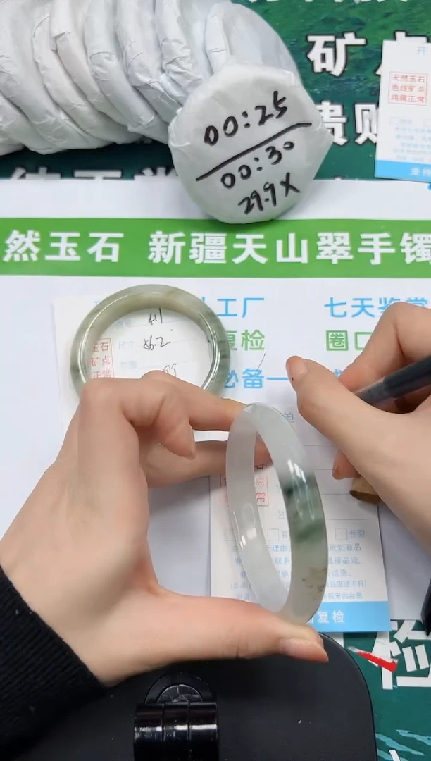 【闪购商品】石英质玉手镯未镶嵌k412-62