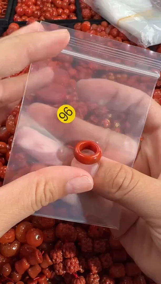 南红玛瑙未镶嵌颈饰1