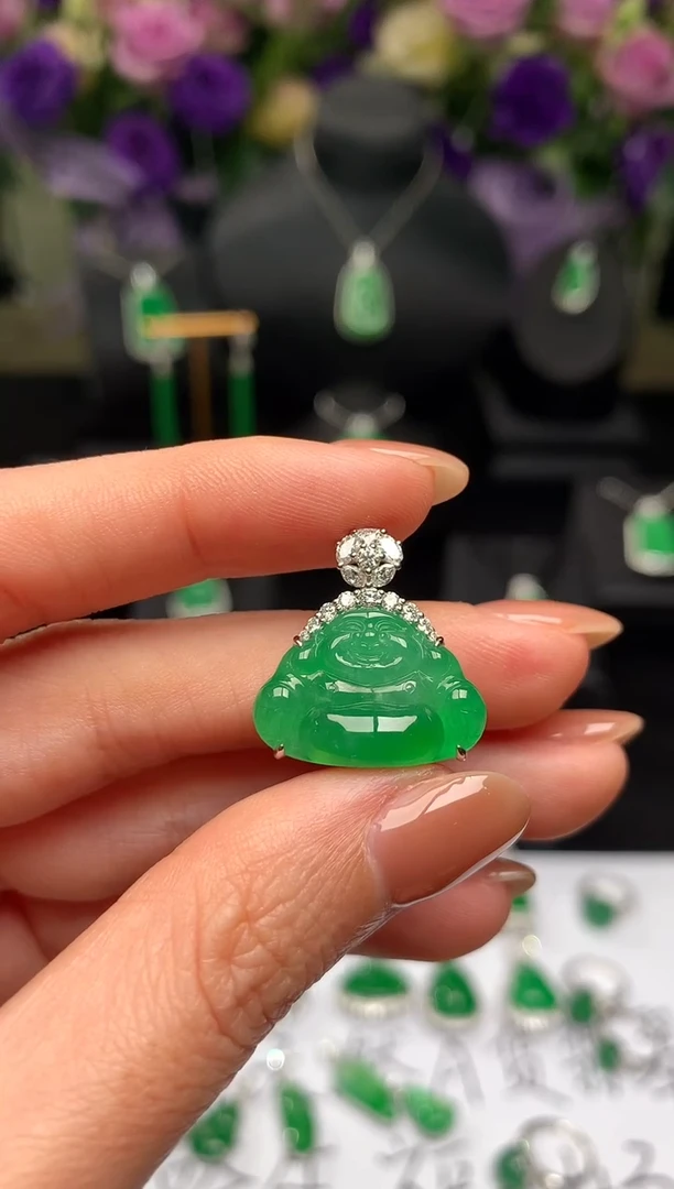 颈饰18K金镶嵌翡翠佛公