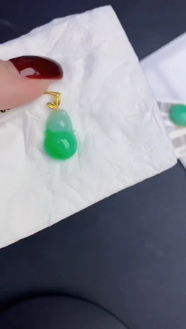 颈饰18K金镶嵌翡翠缅甸天然翡翠a货