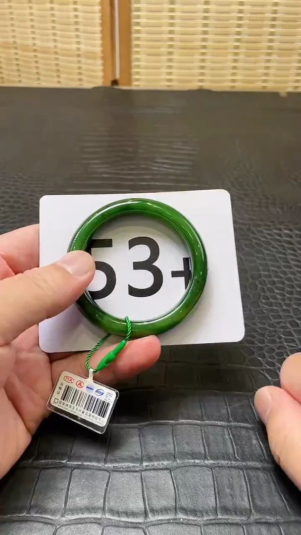 和田玉（碧玉）手镯未镶嵌一个