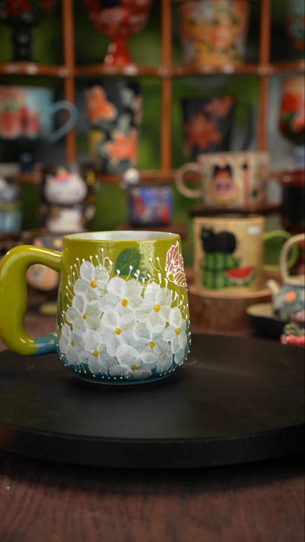 釉下手绘陶瓷杯子